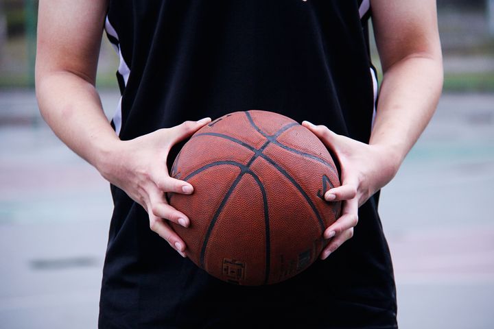 バスケットボールのおすすめはこれ あなたに合うボール教えます Court Life